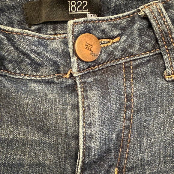 1822 Ladies Distressed Blue Jeans NWOT - Picture 4 of 6